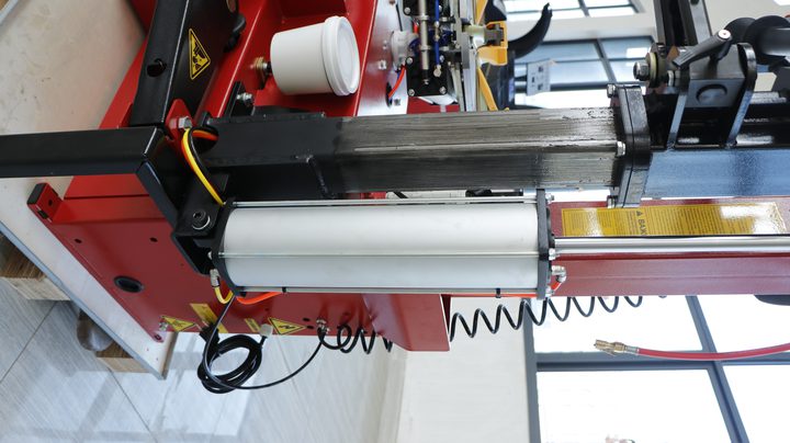 COSENG BD823PRO — Auxiliary-arm cylinder